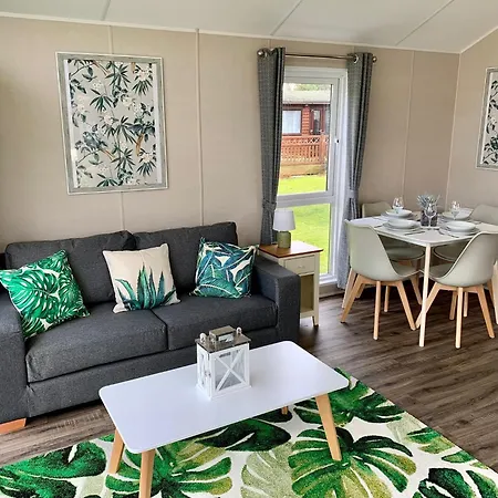 בית נופש Applegrove Country Park, Scarborough With Private Hot Tubs *