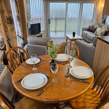 Applegrove Country Park, Scarborough With Private Hot Tubs