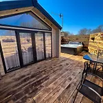 Applegrove Country Park, Scarborough With Private Hot Tubs 펜션 *