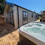 Applegrove Country Park, Scarborough With Private Hot Tubs *