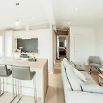 펜션 Applegrove Country Park, Scarborough With Private Hot Tubs 버니스턴