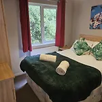 펜션 Applegrove Country Park, Scarborough With Private Hot Tubs 버니스턴