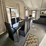 Dom wakacyjny Applegrove Country Park, Scarborough With Private Hot Tubs