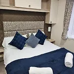 Dom wakacyjny Applegrove Country Park, Scarborough With Private Hot Tubs Burniston