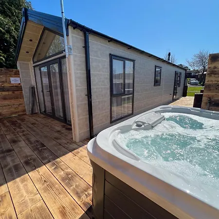 Applegrove Country Park, Scarborough With Private Hot Tubs *