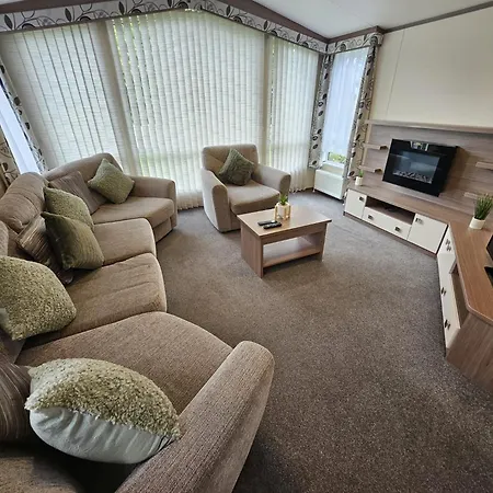 Applegrove Country Park, Scarborough With Private Hot Tubs Holiday home Burniston