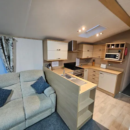 Applegrove Country Park, Scarborough With Private Hot Tubs Holiday home Burniston