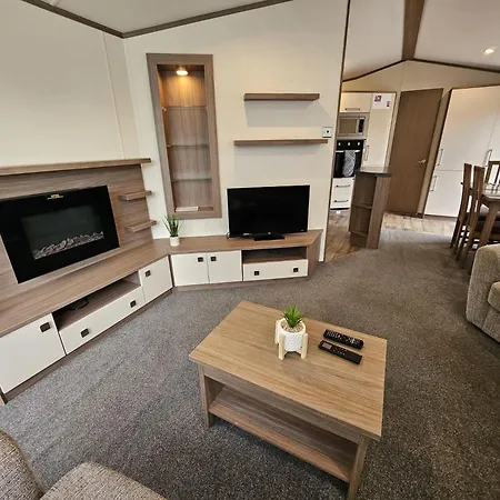 Applegrove Country Park, Scarborough With Private Hot Tubs Holiday home Burniston